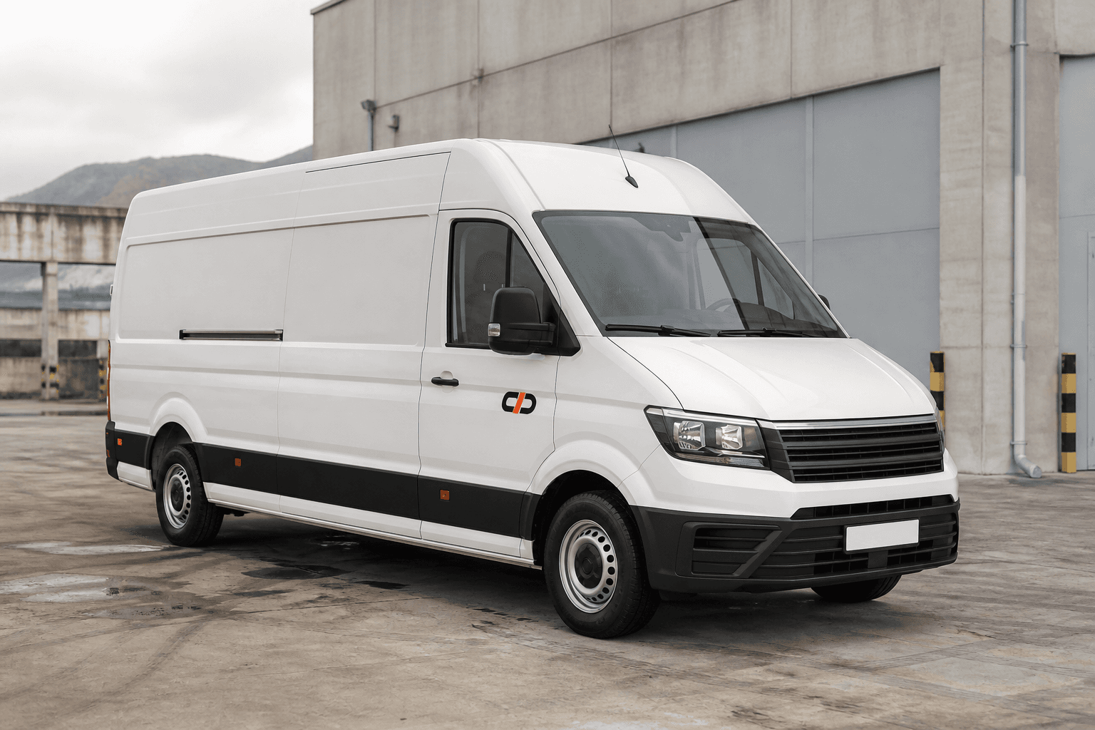 Teretni kombi u industrijskom dvorištu